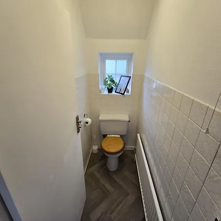 Beautiful 4 Bedroom House 7 Minutes From Luton Airport Exterior photo