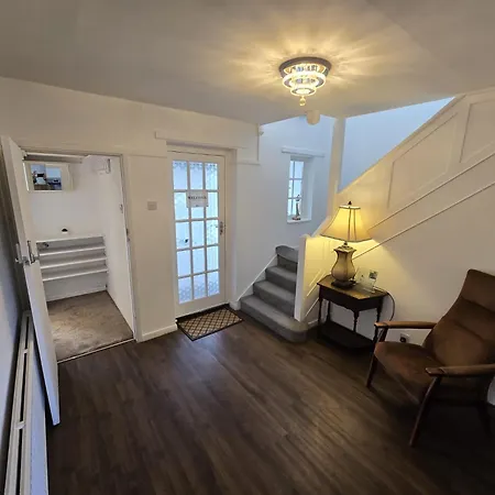 Beautiful 4 Bedroom House 7 Minutes From Luton Airport Exterior photo