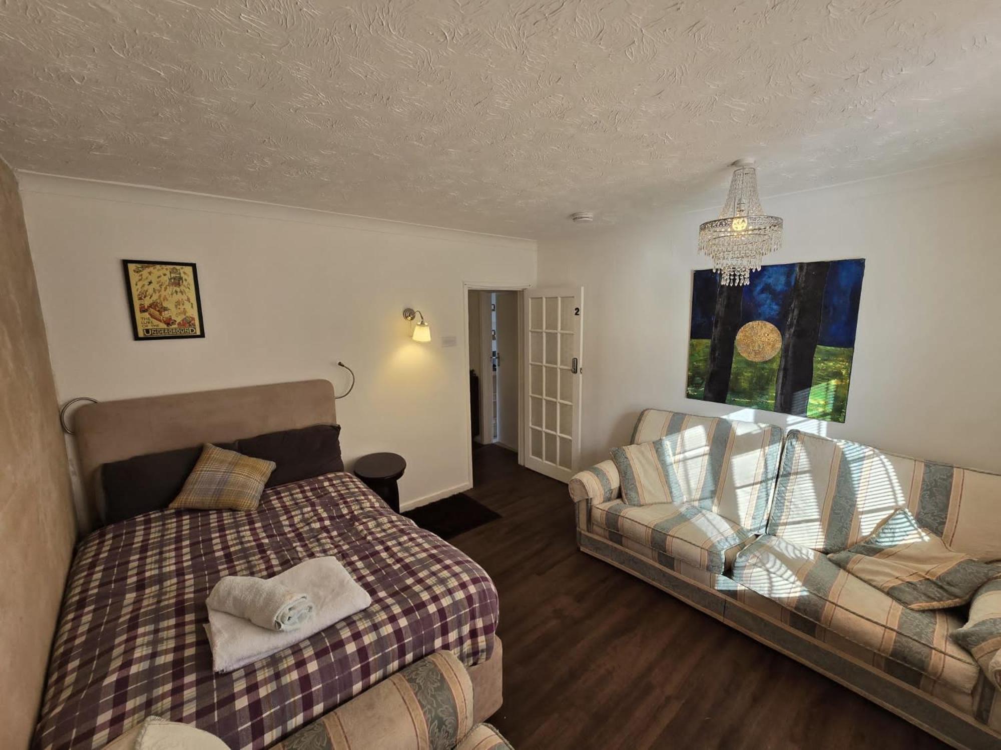 Holiday home Beautiful 4 Bedroom House 7 Minutes From Luton Airport Luton (Bedfordshire)