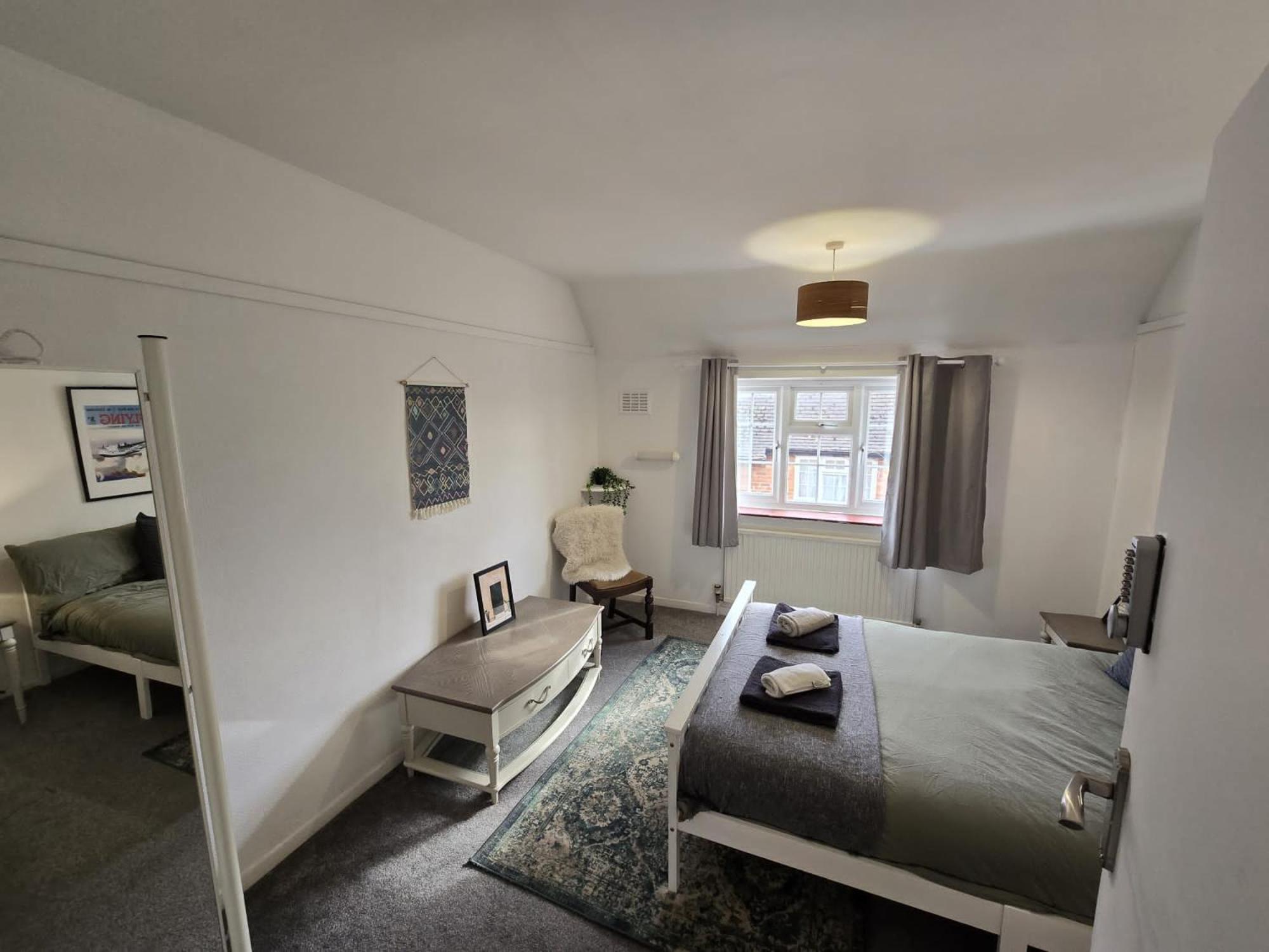 Beautiful 4 Bedroom House 7 Minutes From Luton Airport Luton (Bedfordshire)