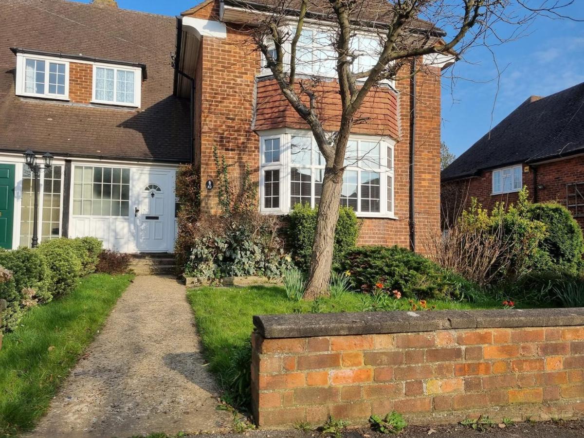 Beautiful 4 Bedroom House 7 Minutes From Luton Airport Luton (Bedfordshire)