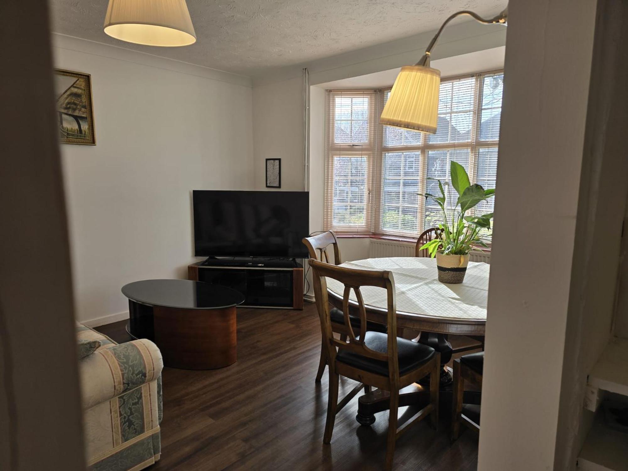 Holiday home Beautiful 4 Bedroom House 7 Minutes From Luton Airport