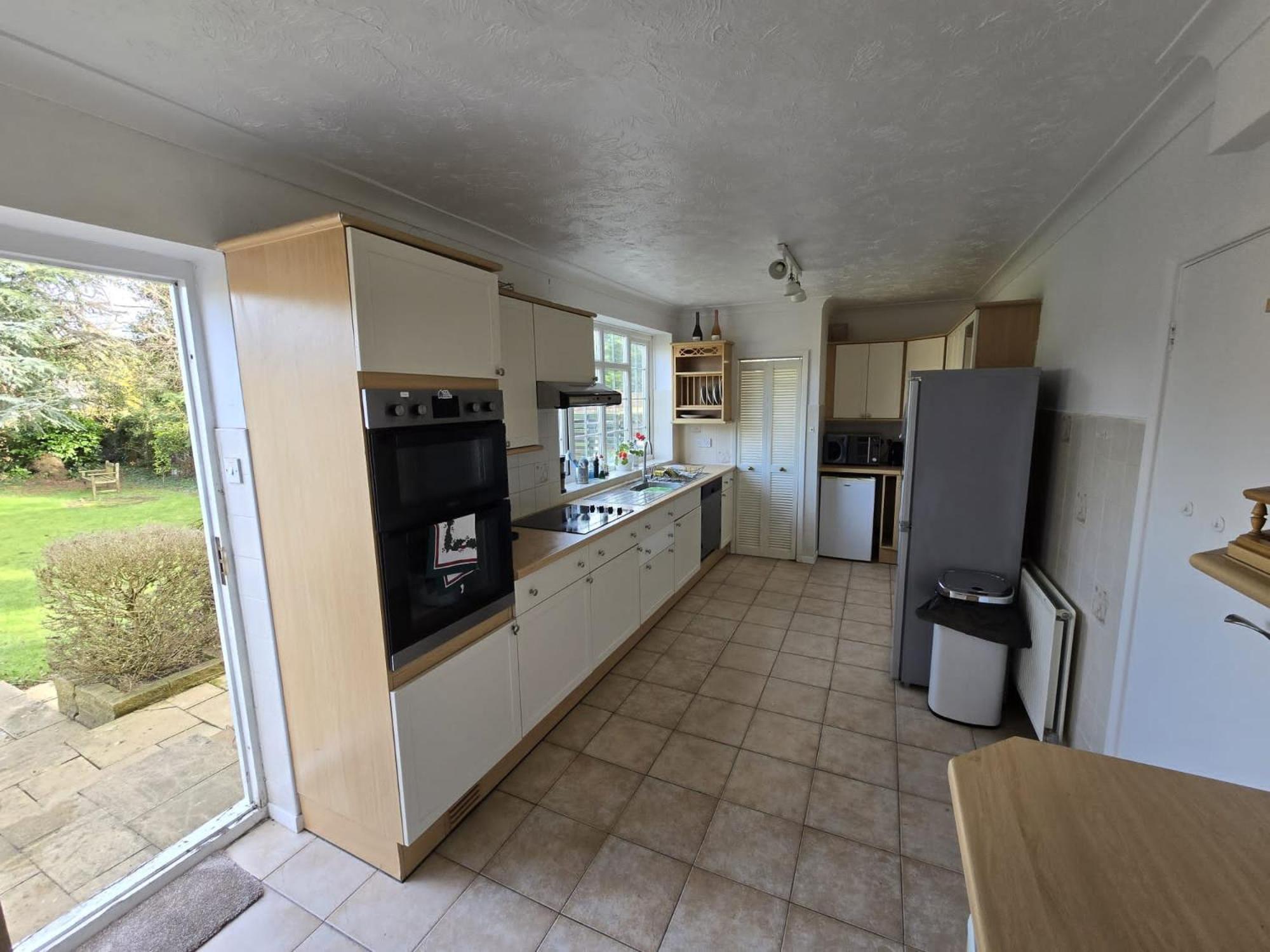 Beautiful 4 Bedroom House 7 Minutes From Luton Airport Holiday home Luton (Bedfordshire)