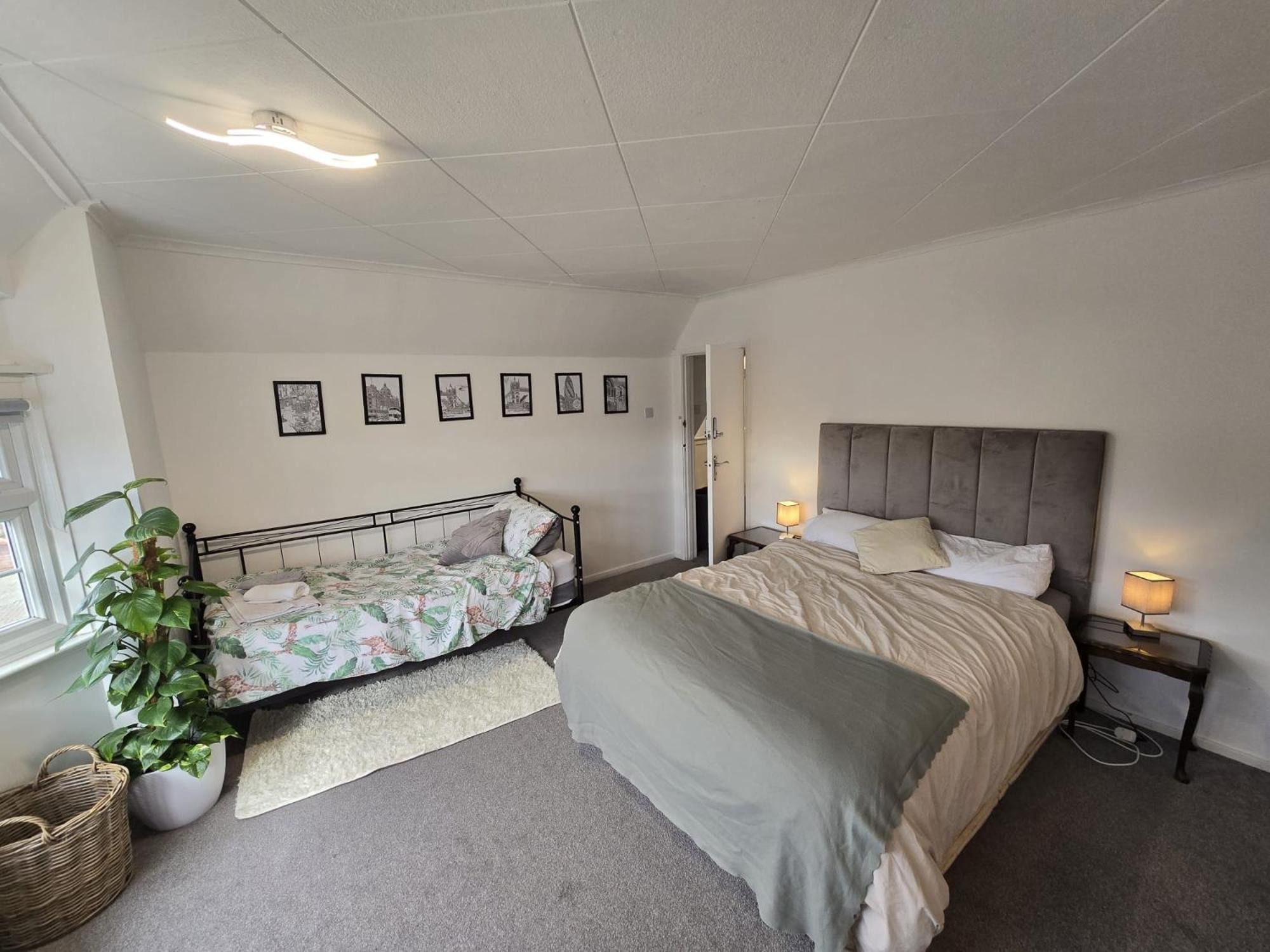 Holiday home Beautiful 4 Bedroom House 7 Minutes From Luton Airport Luton (Bedfordshire)