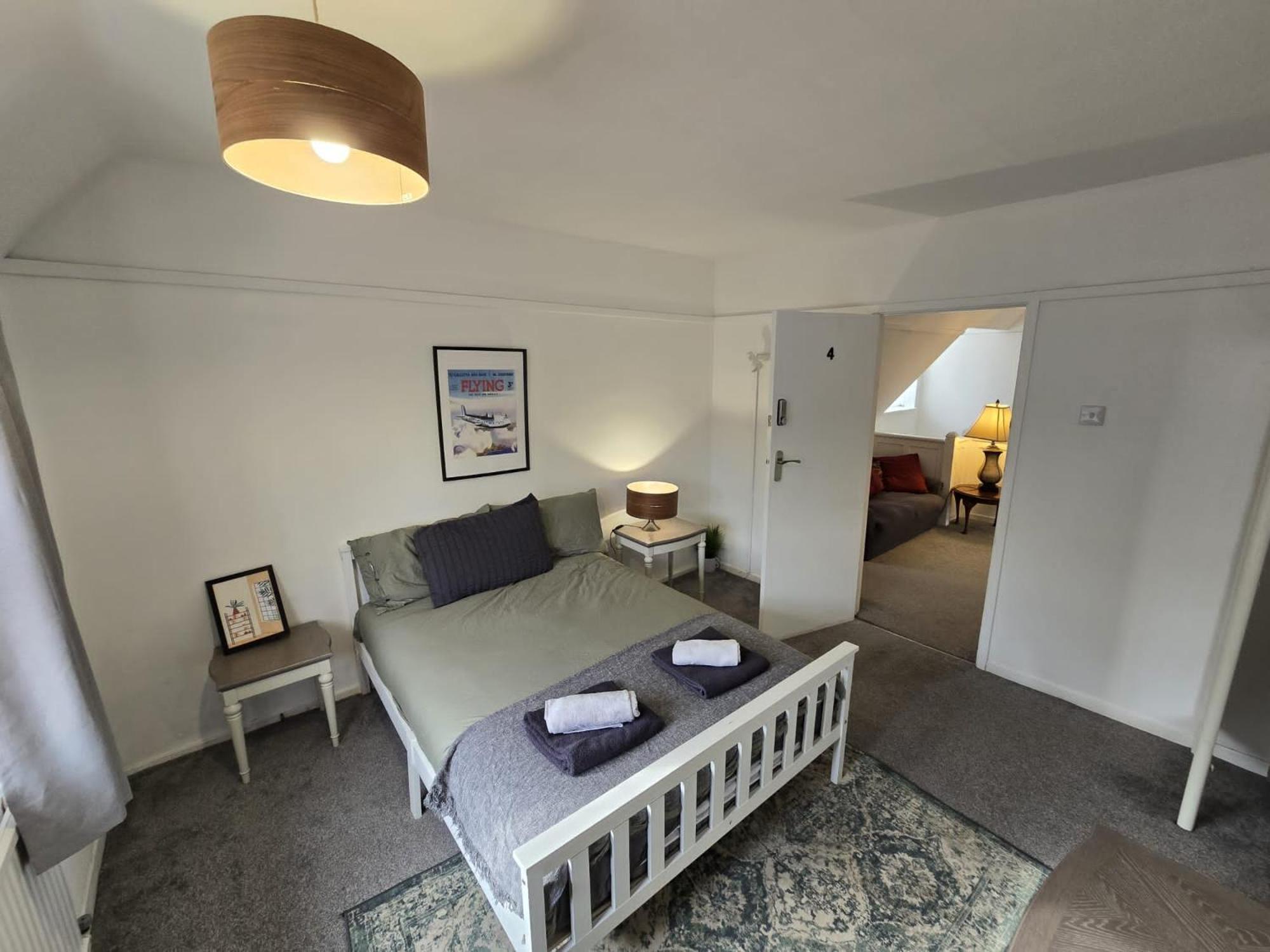 Beautiful 4 Bedroom House 7 Minutes From Luton Airport Holiday home