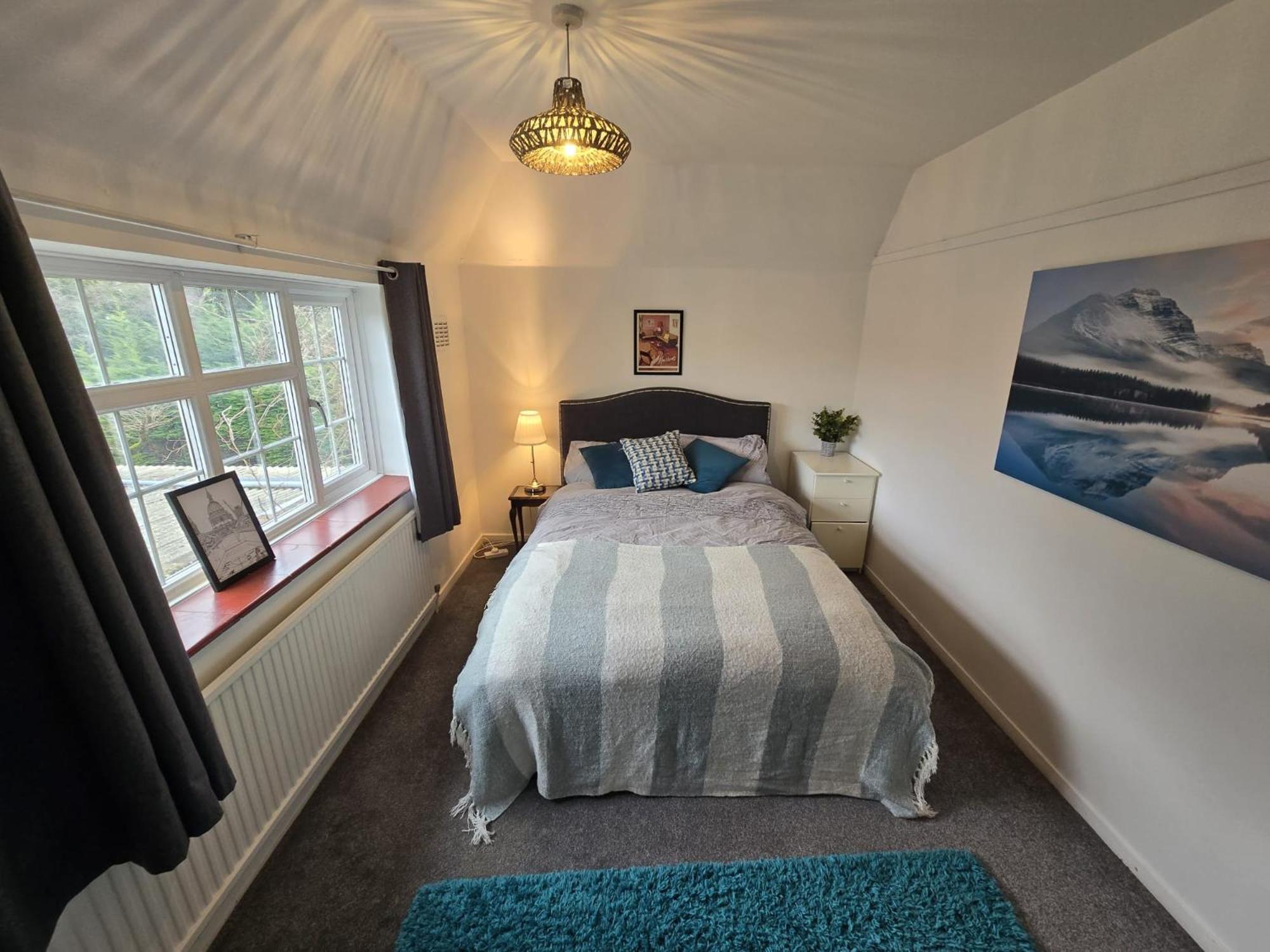 Holiday home Beautiful 4 Bedroom House 7 Minutes From Luton Airport