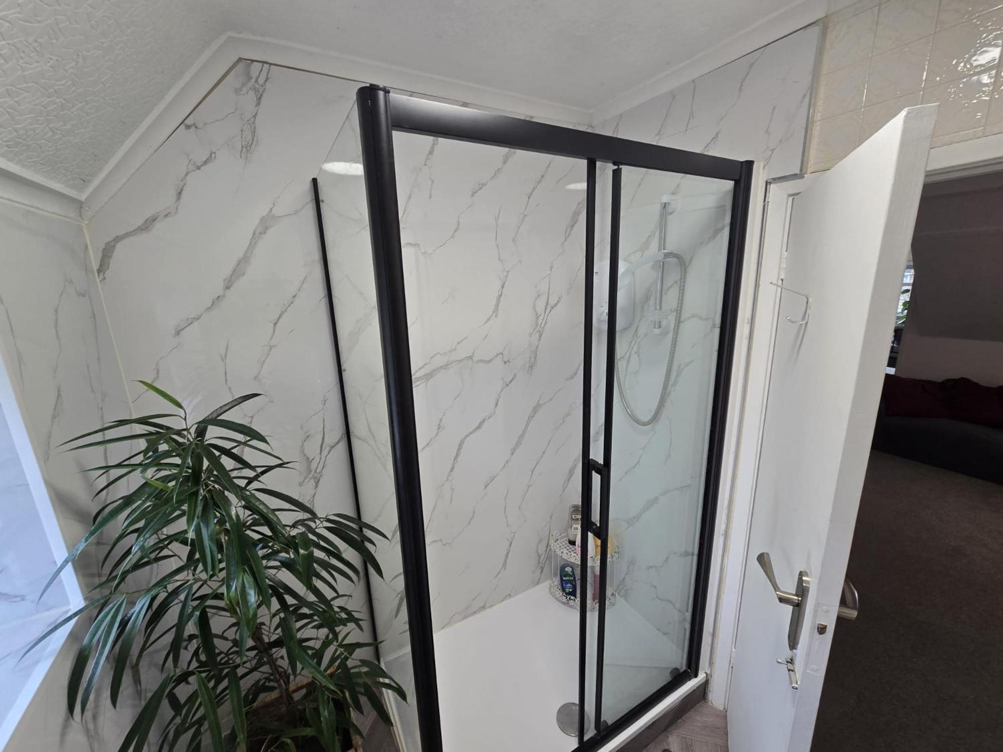 Beautiful 4 Bedroom House 7 Minutes From Luton Airport Luton (Bedfordshire)